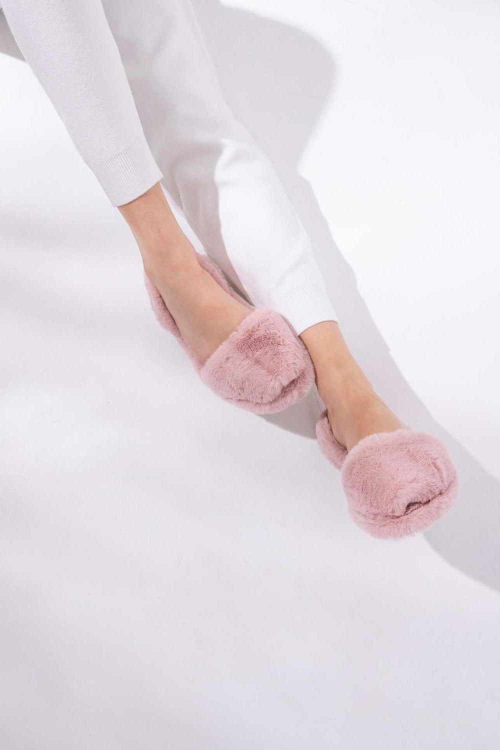 MIA CASA  - Pink Fluffy Balearic Slippers